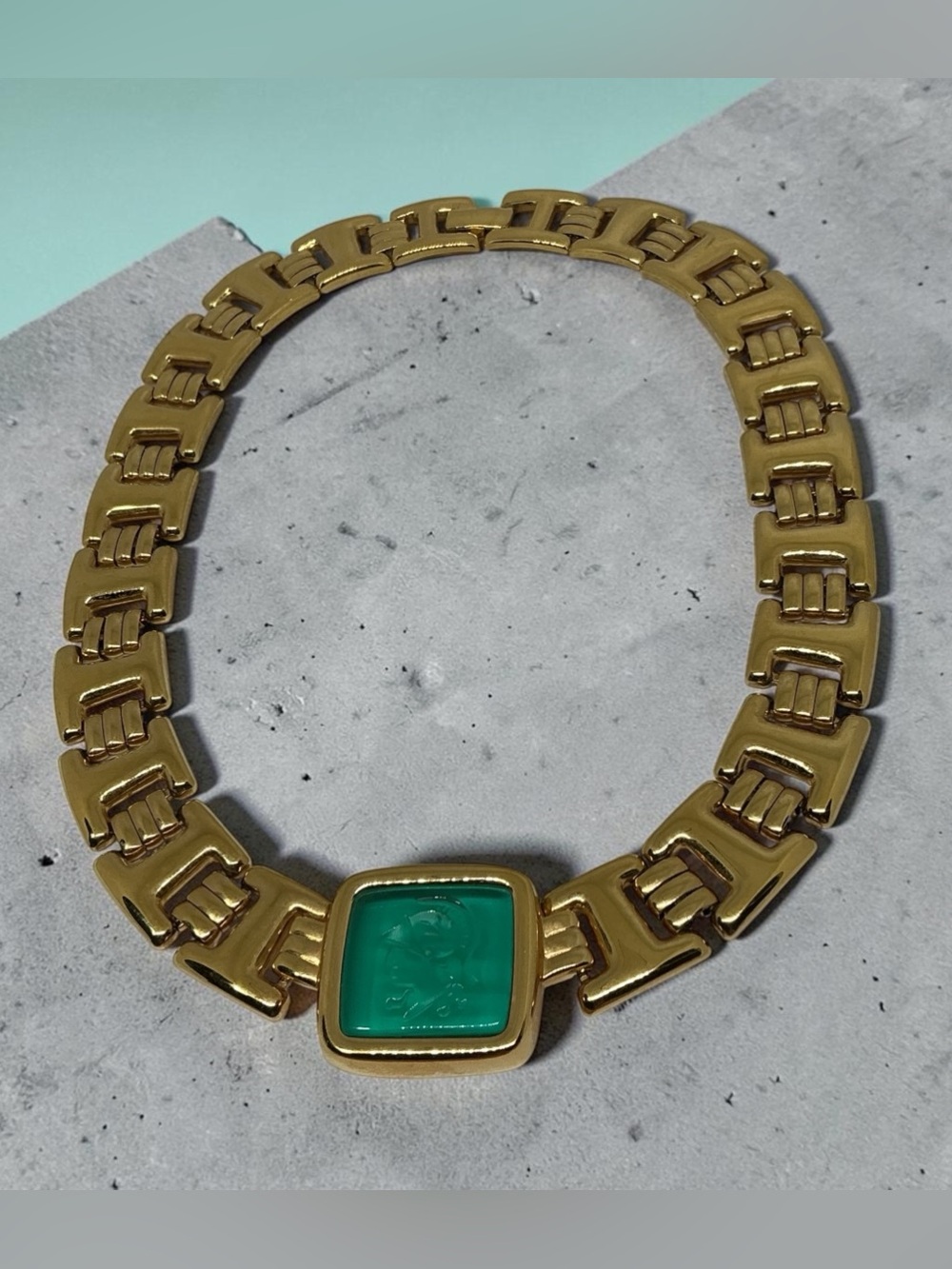 VTG Monet Gold Tone Link Necklace Green Glass Intaglio Roman Warrior Cameo - Picture 3 of 8